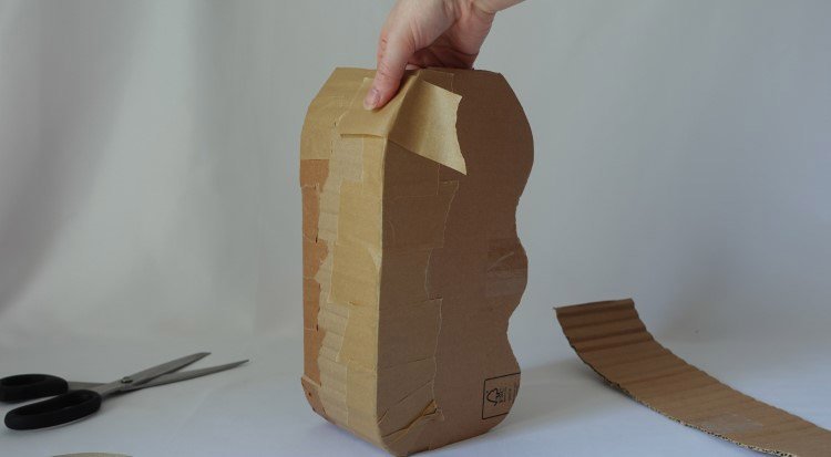 /content/dam/cultura-one/les-tutos/2024/deco-diy/tuto-luminaire-en-papier-mache/TUTO_CMS_Lampe-en-papier-mache_3.jpg