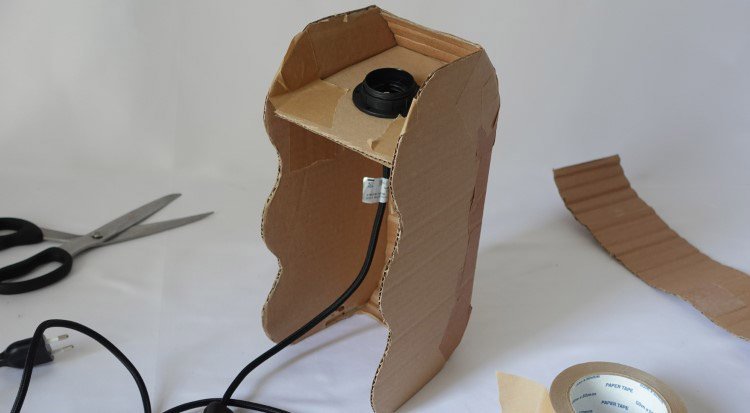 /content/dam/cultura-one/les-tutos/2024/deco-diy/tuto-luminaire-en-papier-mache/TUTO_CMS_Lampe-en-papier-mache_4.jpg