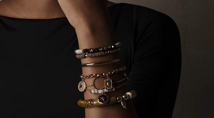 /content/dam/cultura-one/les-tutos/2024/noel/aca/inspi-bracelet-multi-rangs/TUTO CMS_Multi bracelets.jpg
