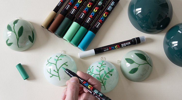 /content/dam/cultura-one/les-tutos/2024/trade-beaux-arts/posca/TUTO_CMS_Tuto-suspensions-de-Noël-POSCA_4.jpg