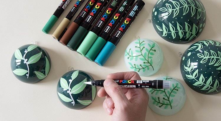 /content/dam/cultura-one/les-tutos/2024/trade-beaux-arts/posca/TUTO_CMS_Tuto-suspensions-de-Noël-POSCA_5.jpg