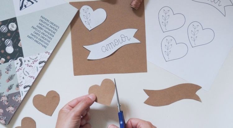 /content/dam/cultura-one/les-tutos/2024/trade-pollen-clairefontaine/TUTO_CMS_Tuto-carte-voeux-Pop-up_4.jpg