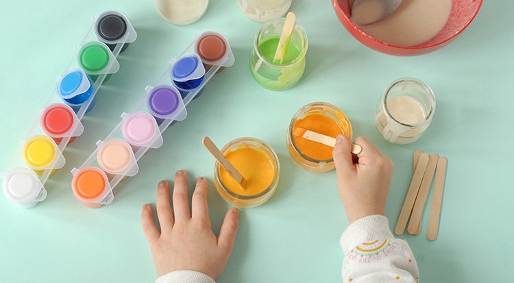 /content/dam/cultura-one/les-tutos/2024/vacances-culturelles/deguisement-en-peinture-gonflante/TUTO_CMS_Deguisement-peinture-gonflante_5.jpg