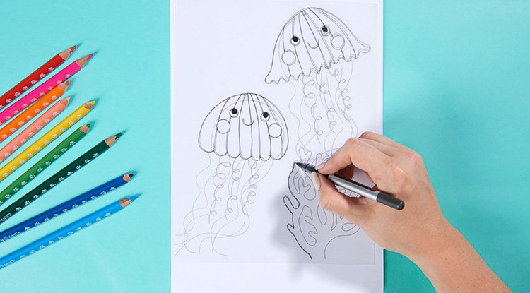 /content/dam/cultura-one/les-tutos/2024/vacances-ete-enfants/lampe-meduse-en-plastique-fou/TUTO_CMS_Lampe-meduse-plastique-fou_1.jpg