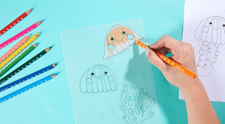 /content/dam/cultura-one/les-tutos/2024/vacances-ete-enfants/lampe-meduse-en-plastique-fou/TUTO_CMS_Lampe-meduse-plastique-fou_2.jpg