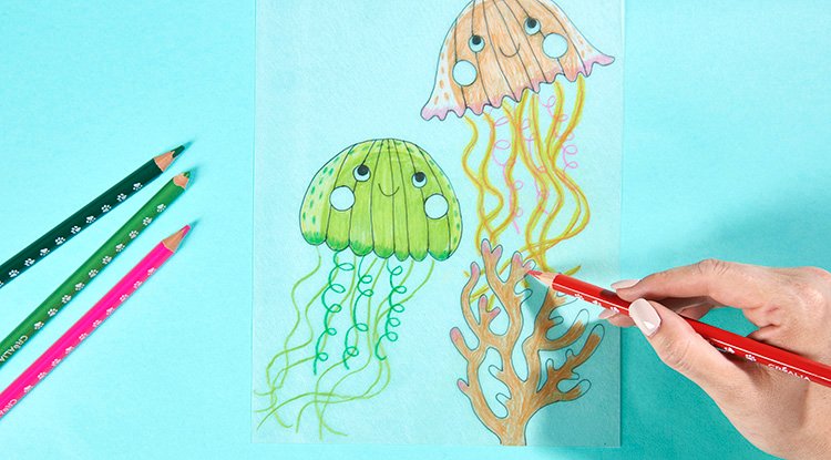 /content/dam/cultura-one/les-tutos/2024/vacances-ete-enfants/lampe-meduse-en-plastique-fou/TUTO_CMS_Lampe-meduse-plastique-fou_5.jpg