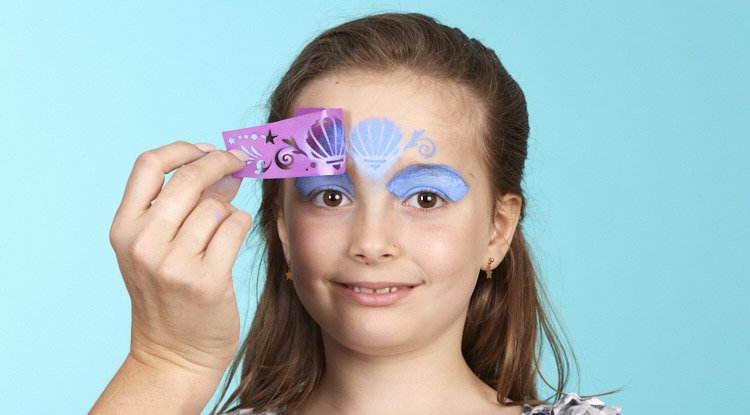 /content/dam/cultura-one/les-tutos/2024/vacances-ete-enfants/maquillage-sirene-avec-grimtout/TUTO_CMS_Maquillage-sirene_3.jpg