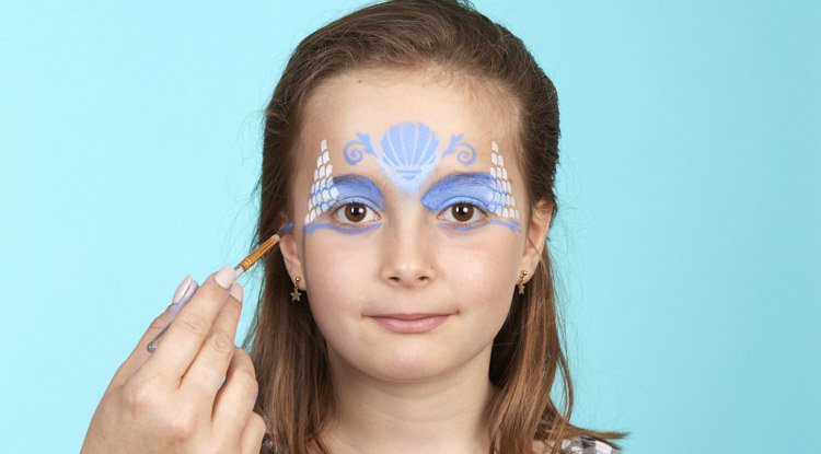 /content/dam/cultura-one/les-tutos/2024/vacances-ete-enfants/maquillage-sirene-avec-grimtout/TUTO_CMS_Maquillage-sirene_5.jpg