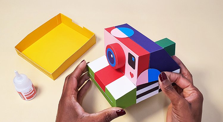 /content/dam/cultura-one/les-tutos/2025/fête-des-parents-2025--newmemphis/boite-photo-polaroid-en-papier/10.TUTO_CMS_ polaroid boite.jpg