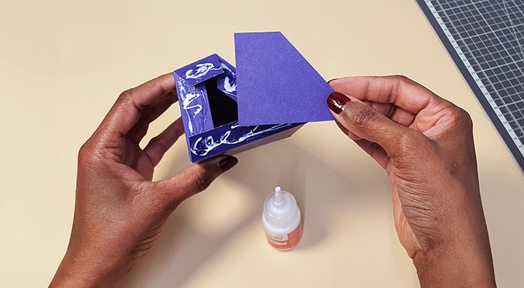 /content/dam/cultura-one/les-tutos/2025/fête-des-parents-2025--newmemphis/boite-photo-polaroid-en-papier/7.TUTO_CMS_ polaroid boite.jpg