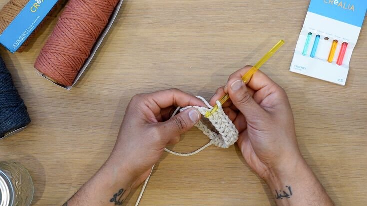 /content/dam/cultura-one/les-tutos/2025/je-me-lance-cache-pot-crochet/TUTO_CMS_Format_etape-JE_ME_LANCE_ Cache-pot-5.jpg