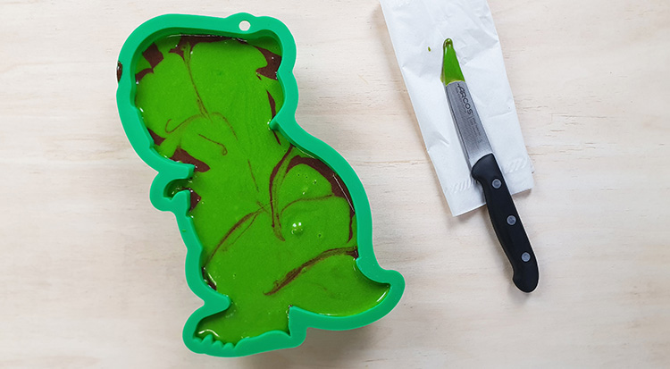 /content/dam/cultura-one/les-tutos/2025/mise-a-jour-tuto-patisserie/dino-cake-marbre/4.TUTO_CMS_DINOCAKE_MARBRE.jpg