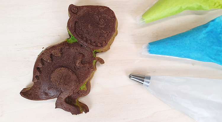 /content/dam/cultura-one/les-tutos/2025/mise-a-jour-tuto-patisserie/dino-cake-marbre/5.TUTO_CMS_DINOCAKE_MARBRE.jpg