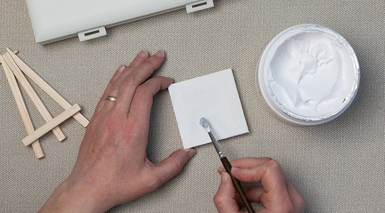 /content/dam/cultura-one/les-tutos/2025/printemps-de-l'aquarelle---ba/tuto-2-sennelier/TUTO_CMS_Mini-chassis-ETAPE-1-web.jpg