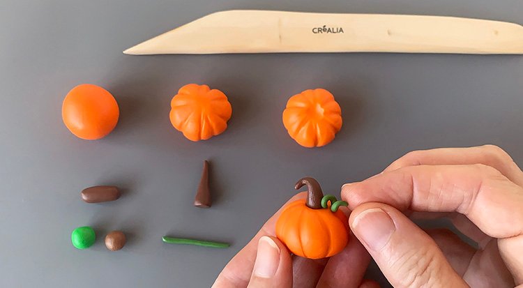 /content/dam/cultura-one/les-tutos/2025/projets-aca-halloween-2025/tuto-tube-à-essai-pour-bonbons-avec-fimo-et-graine-créative-/1.TUTO_CMS_HALLOWEEN-FIMO.jpg