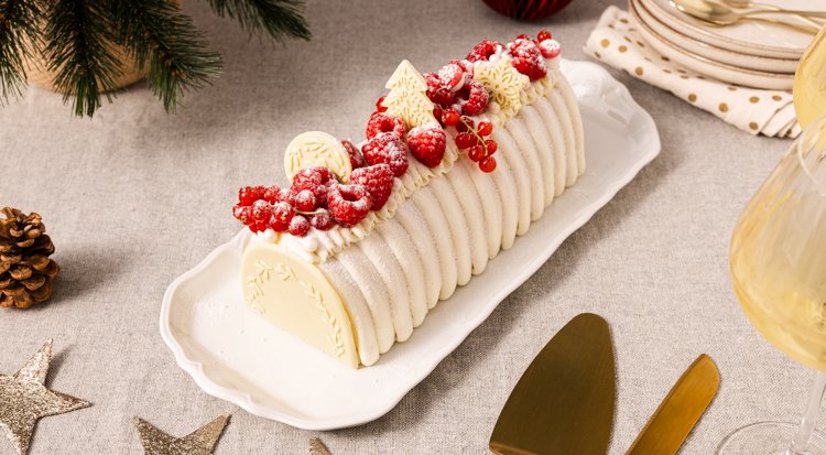/content/dam/cultura-one/les-tutos/2025/projets-aca-noël-2025/tuto-bûche-de-noël-fruits-rouges-pistache-avec-scrapbooking-/8.TUTO_CMS_bûche framboise pistache (2).jpg