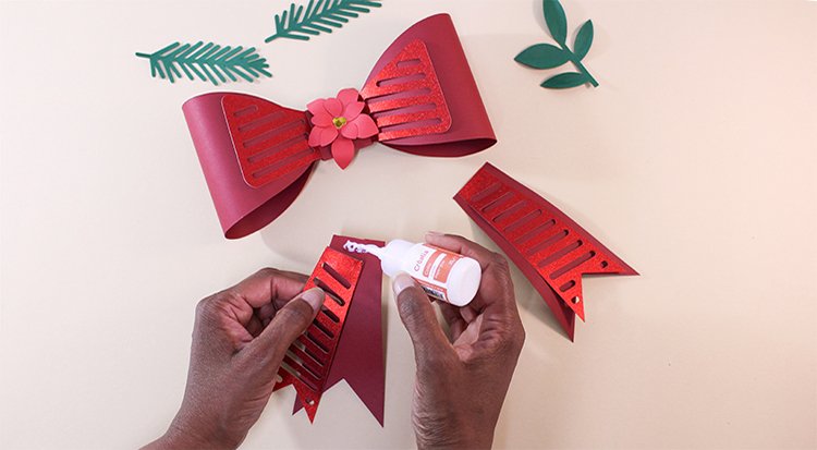 /content/dam/cultura-one/les-tutos/2025/projets-aca-noël-2025/tuto-couronne-de-noël-avec-nœud/5.TUTO_CMS_Couronne_noel_papier.jpg
