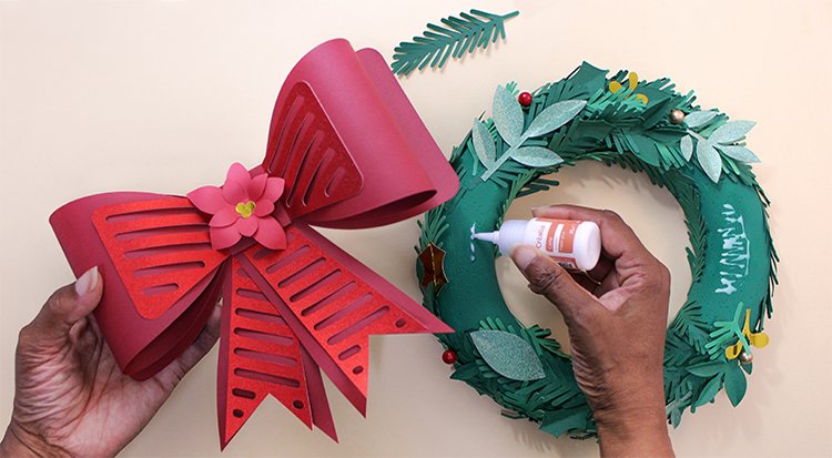 /content/dam/cultura-one/les-tutos/2025/projets-aca-noël-2025/tuto-couronne-de-noël-avec-nœud/8.TUTO_CMS_Couronne_noel_papier.jpg