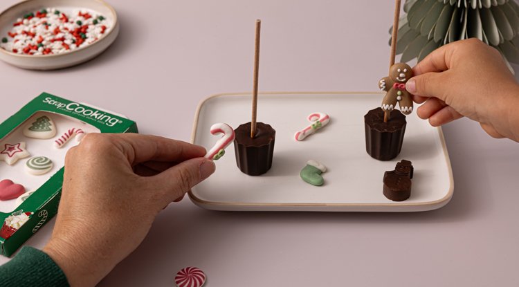 /content/dam/cultura-one/les-tutos/2025/projets-aca-noël-2025/tuto-sucette-chocolat-chaud/4.tuto_CMS-750x413-sucette-chocolat.jpg