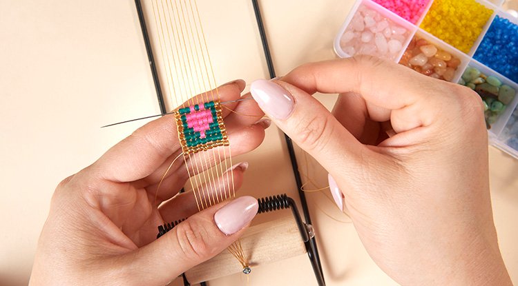 Tuto collier tissé en perles de rocailles | Cultura