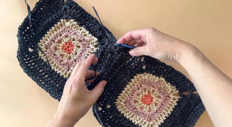 /content/dam/cultura-one/les-tutos/2025/projets-ete-juin-juillet/sac-crochet-granny-square/10. TUTO_CMS_+ Sac ete granny square crochet.jpg
