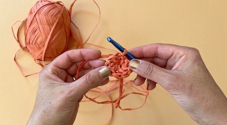 /content/dam/cultura-one/les-tutos/2025/projets-ete-juin-juillet/sac-crochet-granny-square/2. TUTO_CMS_+ Sac ete granny square crochet.jpg