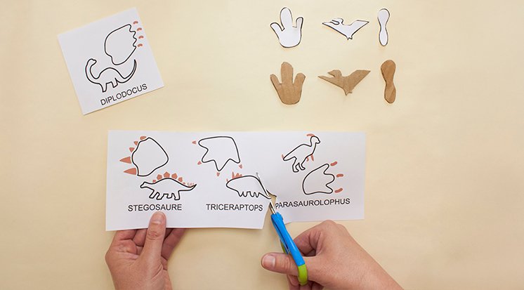/content/dam/cultura-one/les-tutos/2025/tutos-lce-été/tuto-jeu-de-mémoire-dinosaure/CULTURA-jeu-empreinte-dinosaure-etape1.jpg