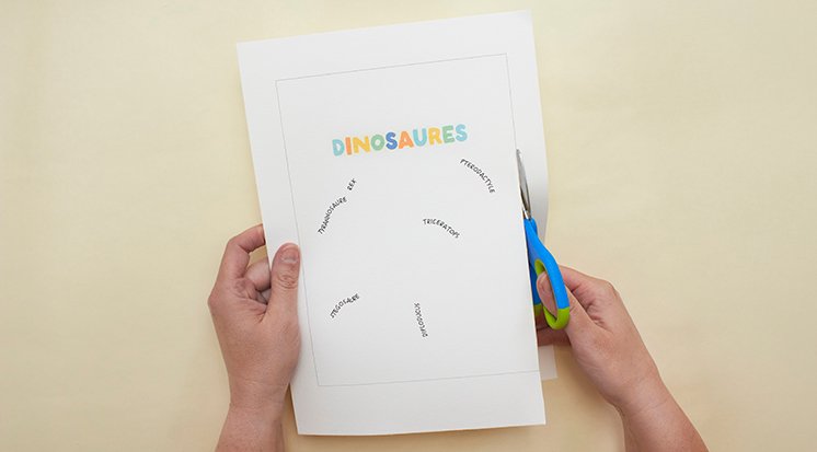 /content/dam/cultura-one/les-tutos/2025/tutos-lce-été/tuto-tableau-dinosaure/CULTURA-tutoDIY-affiche-dino-etape1.jpg