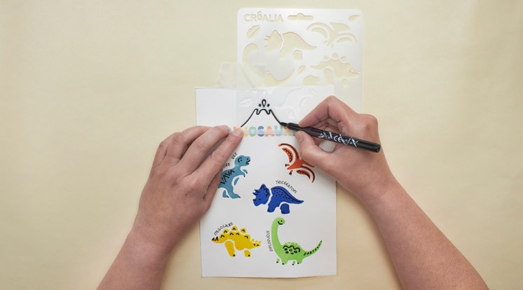 /content/dam/cultura-one/les-tutos/2025/tutos-lce-été/tuto-tableau-dinosaure/CULTURA-tutoDIY-affiche-dino-etape7.jpg