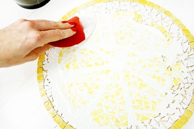 /content/dam/cultura-one/les-tutos/2026/projets-aca/plateau-citron-mosaique/TUTO_CMS_Format_etape-plateau mosaique citron-14.jpg