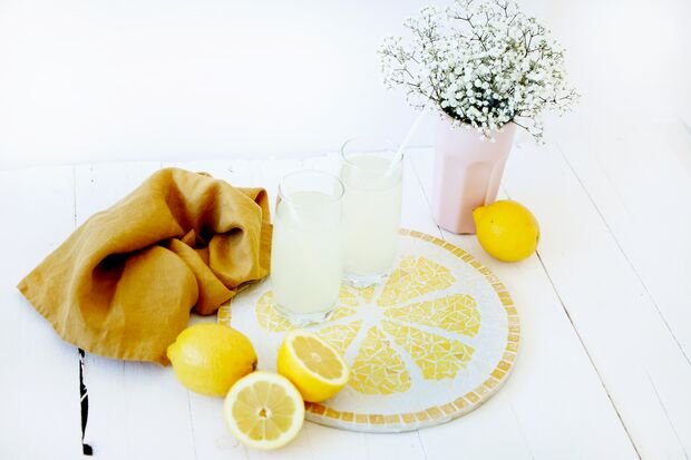 /content/dam/cultura-one/les-tutos/2026/projets-aca/plateau-citron-mosaique/TUTO_CMS_Format_etape-plateau mosaique citron-ambiance.jpg