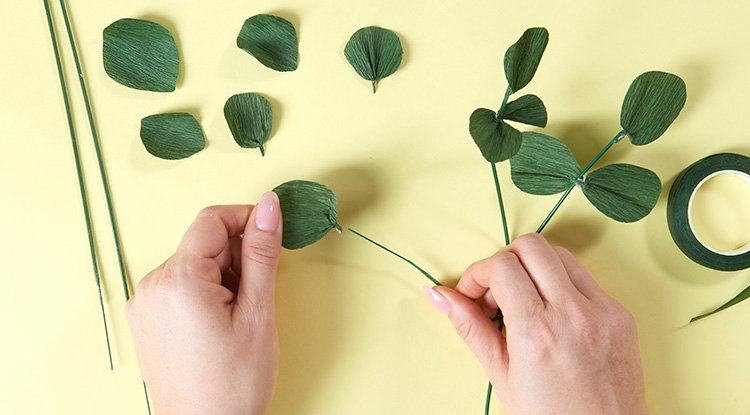 /content/dam/cultura-one/les-tutos/2026/projets-aca/pâques-printemps/chemin-de-table-fleurs-crepon-paques/15_CMS_TUTOS_FLEURS_PAPIER_CREPON.jpg