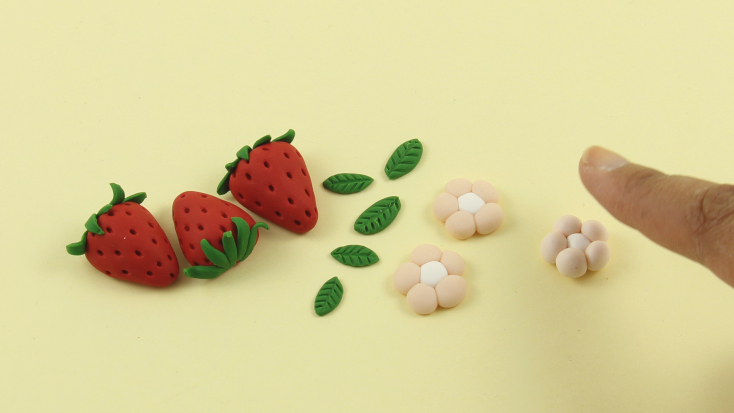 /content/dam/cultura-one/les-tutos/2026/projets-aca/pâques-printemps/marché-miniature-en-pâte-fimo/8. TUTO_CMS_Tuto Marché miniature en pâte Fimo avec Graine Créative.jpg