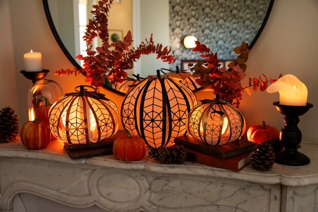 /content/dam/cultura-one/les-tutos/2026/projets-aca/tutos-halloween-2026/tuto-lanternes-en-papier-ajouré-halloween/TUTO_CMS_Format_etape-LanterneCitrouillePapier_H.jpg