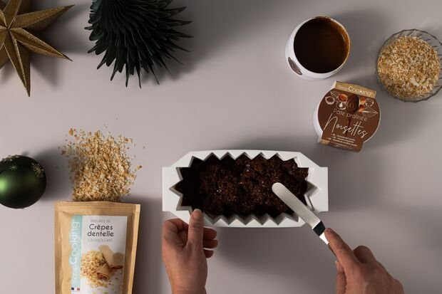 /content/dam/cultura-one/les-tutos/2026/projets-aca/tutos-noël-2026/bûche-de-noël-chocolat/TUTO_CMS_Format_etape-cultura-buche-3chocolats-HD-paysage-4.jpg
