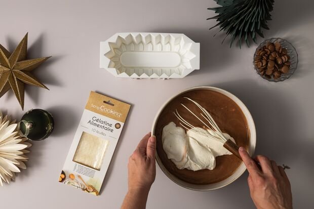 /content/dam/cultura-one/les-tutos/2026/projets-aca/tutos-noël-2026/bûche-de-noël-chocolat/TUTO_CMS_Format_etape-cultura-buche-3chocolats-HD-paysage-5.jpg