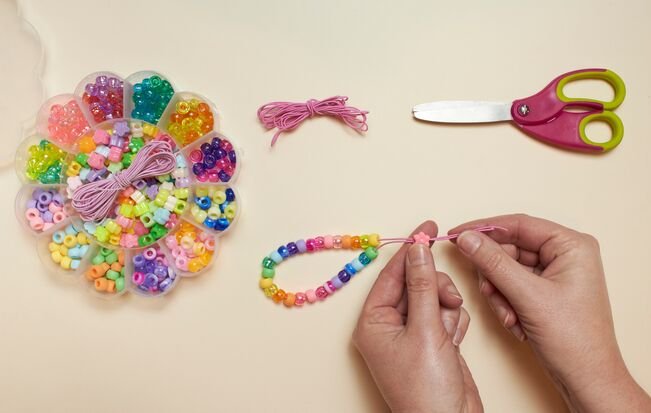 /content/dam/cultura-one/les-tutos/2026/projets-lce/op-couleurs-lce/porte-clés-perles/TUTO_CMS_Format_etape- Couleurs-porteclef-perles-etape7.jpg