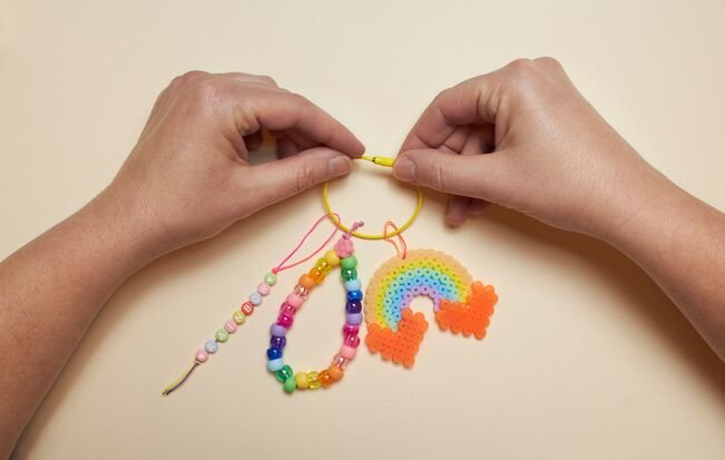 /content/dam/cultura-one/les-tutos/2026/projets-lce/op-couleurs-lce/porte-clés-perles/TUTO_CMS_Format_etape-Couleurs-porteclef-perles-etape8.jpg