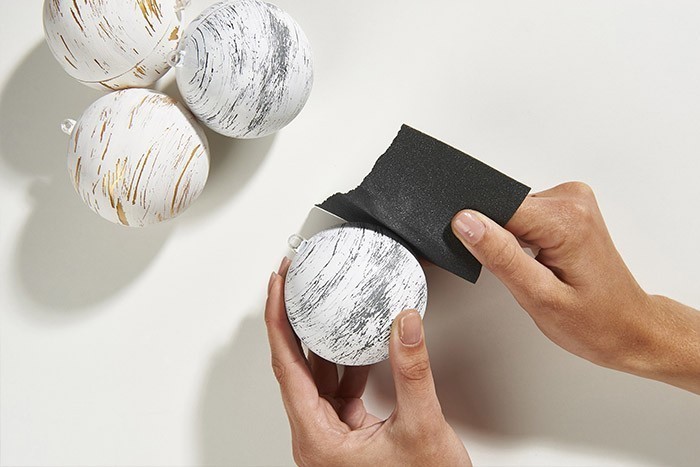 /content/dam/cultura-one/les-tutos/m1/2019/noel/nordic/boules-de-noel-nature/3.jpg