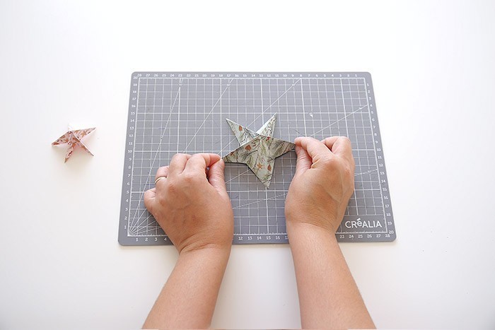 /content/dam/cultura-one/les-tutos/m1/2019/noel/papeterie/etoile_origami/11.jpg