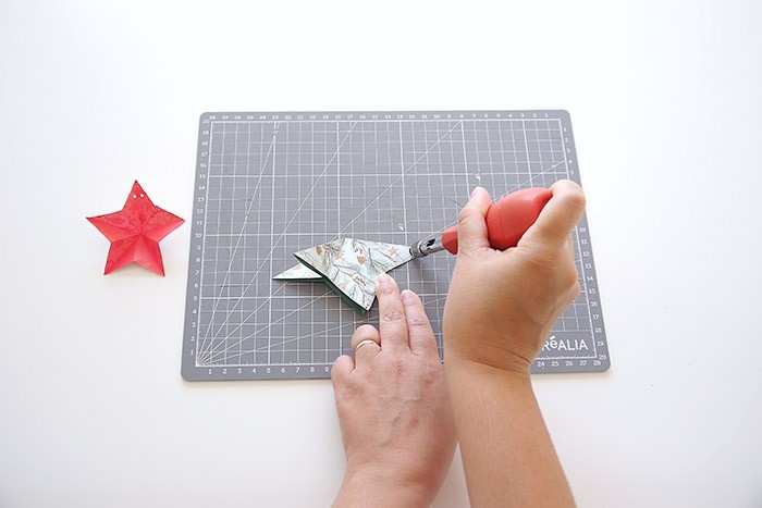 /content/dam/cultura-one/les-tutos/m1/2019/noel/papeterie/etoile_origami/12.jpg
