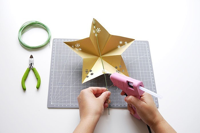 /content/dam/cultura-one/les-tutos/m1/2019/noel/papeterie/etoile_origami/15.jpg