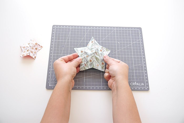 /content/dam/cultura-one/les-tutos/m1/2019/noel/papeterie/etoile_origami/9.jpg