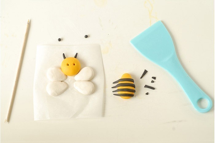/content/dam/cultura-one/les-tutos/m1/2021/nature_dd/aimants_abeilles/2.jpg