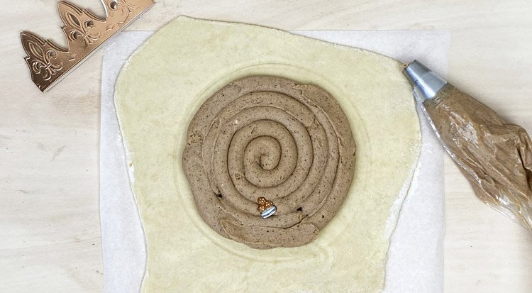 /content/dam/cultura-one/les-tutos/m1/rattrape-galette-des-rois/TUTO_CMS_Galette-des-rois_7.jpg