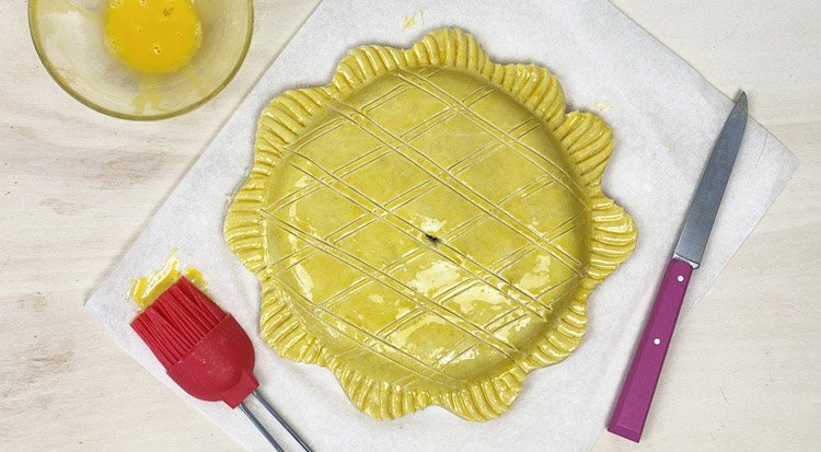 /content/dam/cultura-one/les-tutos/m1/rattrape-galette-des-rois/TUTO_CMS_Galette-des-rois_9.jpg