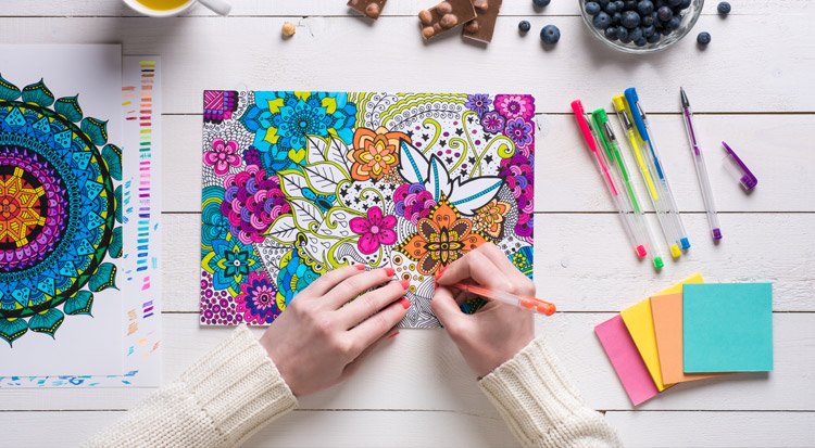 /content/dam/cultura-one/sélections/arts-et-loisirs-créatifs/10-activités-anti-stress/TUTO_CMS_Coloriages-adultes.jpg