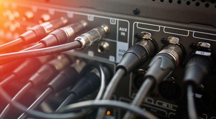 /content/dam/cultura-one/sélections/instruments-de-musique/quel-materiel-pour-un-home-studio/TUTO_CMS_home_studio_4.jpg
