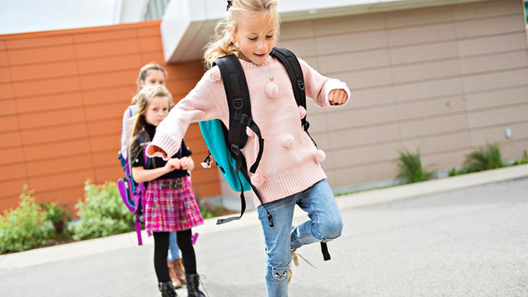 /content/dam/cultura-one/sélections/univers-enfant/NAV_SMT_cour_recreation.jpg