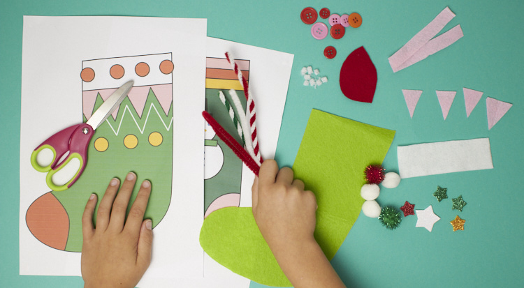 Kit Couture Feutrine 12 Pièces Chaussettes Noël DIY - Loisir Créatif Enfants, Décoration Festive